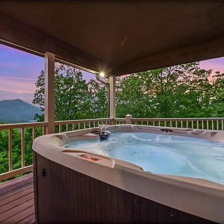 Trapper Johns Mountain Lodge 4 Bed, 3 Bath Private Location In Wears Valley With Mountain Views
